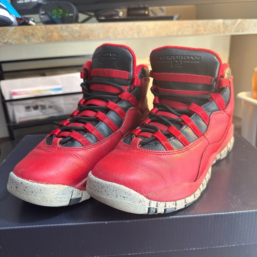 Nike Air Jordan 10 Retro Bulls Over Broadway Grade School Size 7Y 705179-601